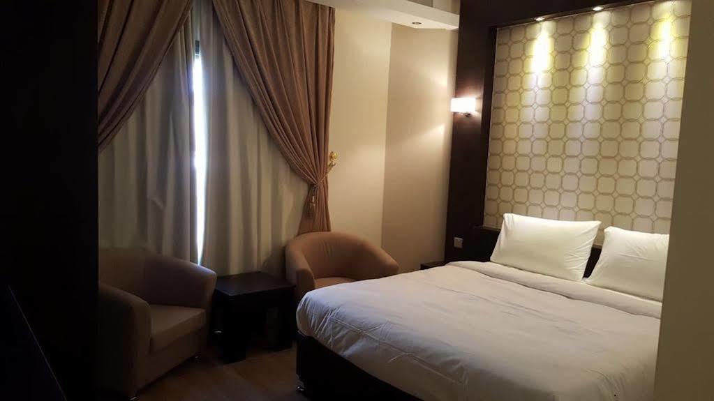 Al Muhanna Plaza Salmiya Old Souk Kuwait City Eksteriør billede